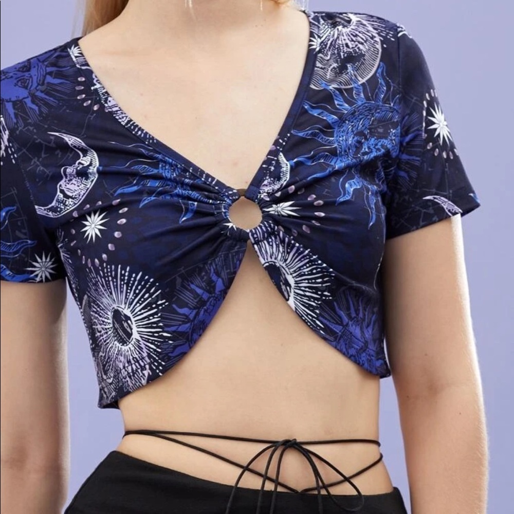Blue Sun & Moon Graphic Ring Decor Crop Top Shirt
